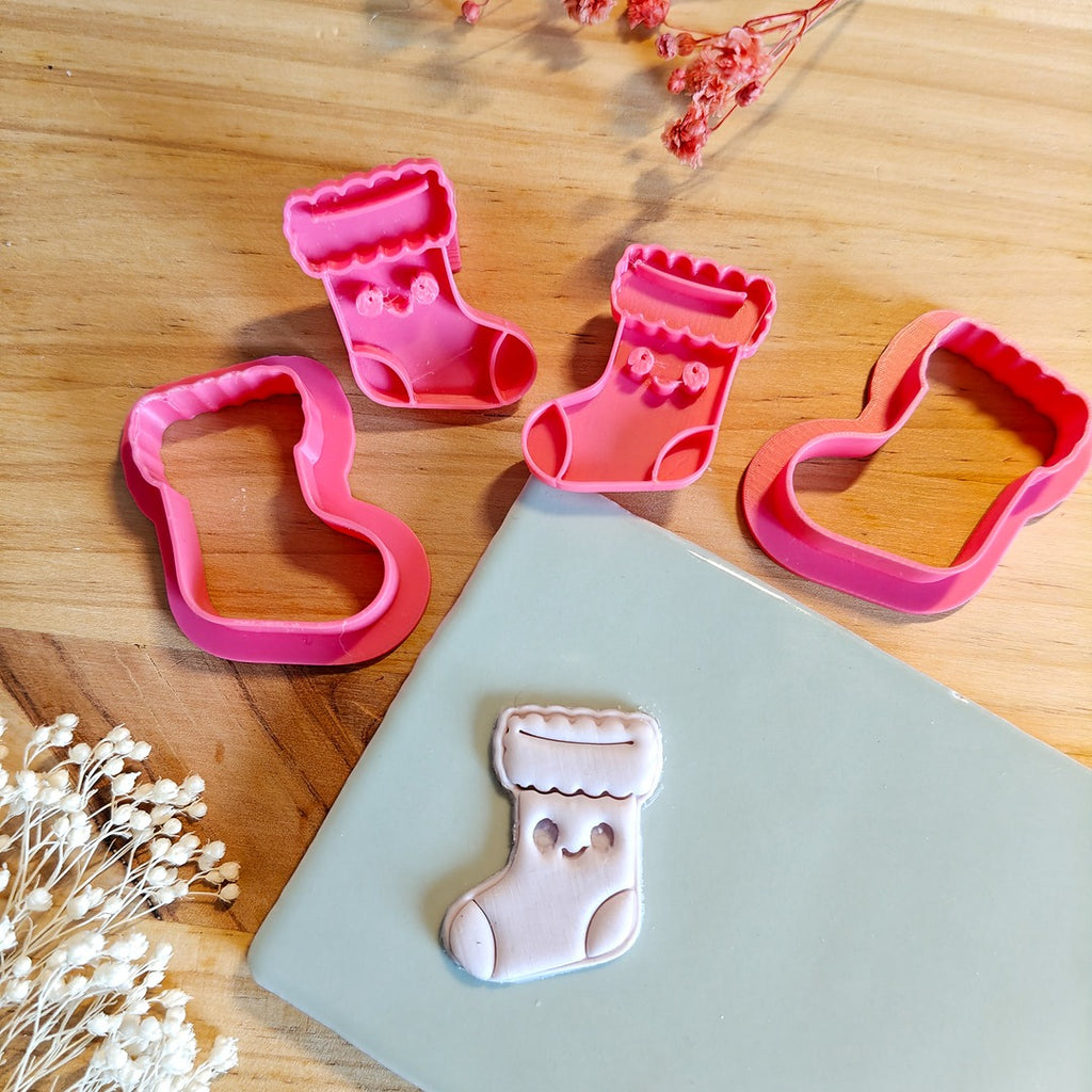 Emporte-pièce double pour pâte Fimo modèle Chaussette Kawai 35 mm. Modèle bijoux pâte fimo professionnel.