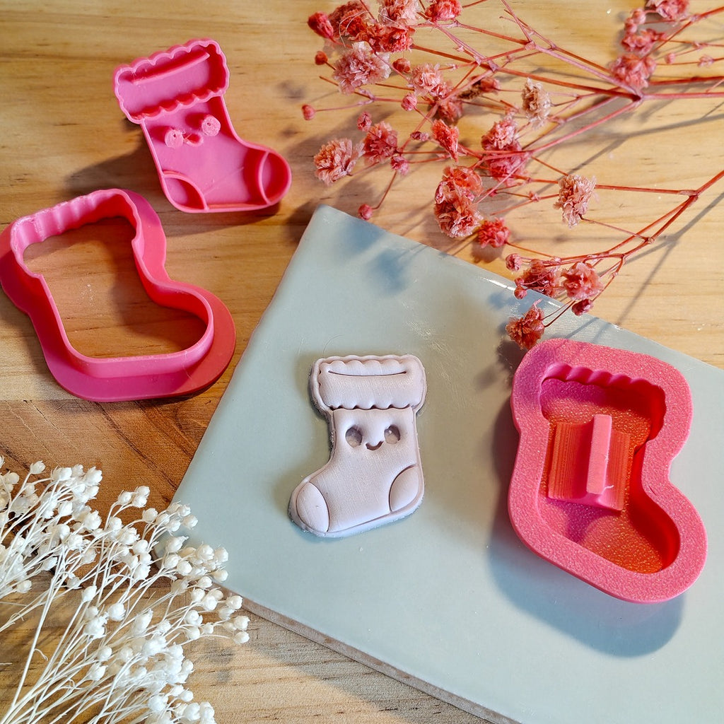 Fimo modèle Chaussette Kawai 35 mm. Modèle bijoux pâte fimo professionnel.