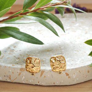 ondé clou d'oreille carré martellé